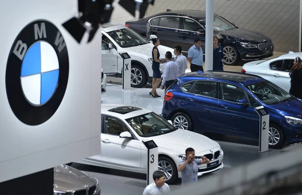 People Visit Stand Bmw Auto Show Shenyang City Northeast China — Stock Photo, Image