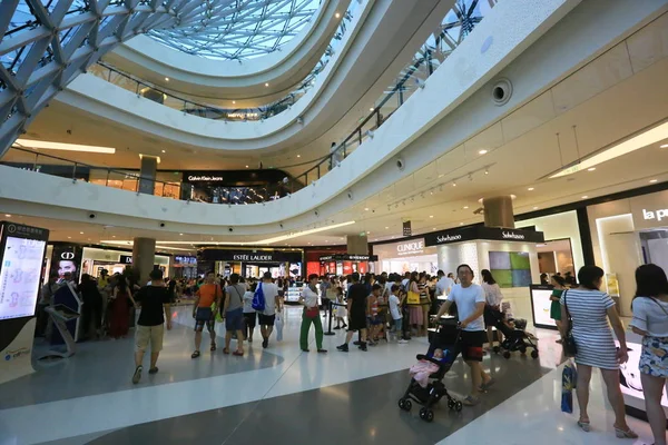 Compras Clientes Centro Comercial Libre Impuestos Más Grande Del Mundo — Foto de Stock