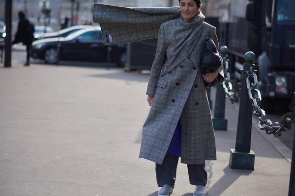 Trendig Fotgängare Går Gatan Paris Mode Vecka Höst Vinter 2018 — Stockfoto