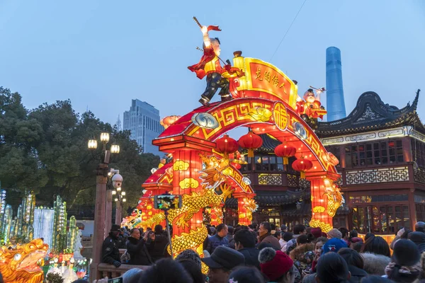 2018年2月5日 在中国上海举行的春节或中国农历新年 的元宵节上 游客聚集在豫园或豫园 — 图库照片