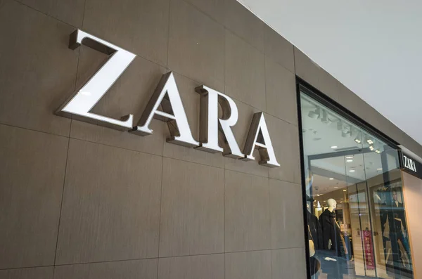 Vista Una Tienda Del Minorista Moda Zara Ciudad Wuhan Provincia — Foto de Stock