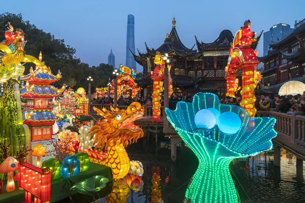 2018年2月5日 在中国上海举行的春节或中国农历新年 的元宵节上 游客聚集在豫园或豫园 — 图库照片
