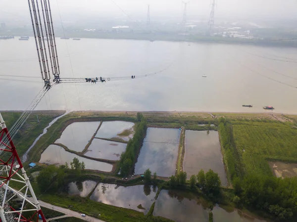 Kinesiska Arbetstagare Arbete Byggplatsen För Länken Changji Guquan Uhvdc Ultrahög — Stockfoto