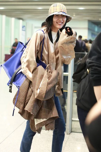 Modella Cinese Liu Wen Fotografata Mentre Arriva All Aeroporto Internazionale — Foto Stock