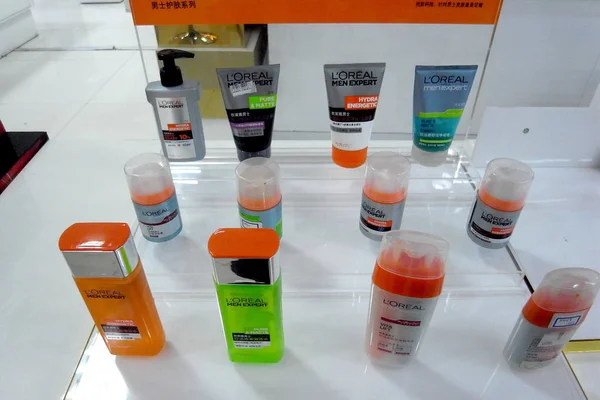 Oreal Cosméticos Produtos Para Pele Estão Venda Shopping Center Cidade — Fotografia de Stock