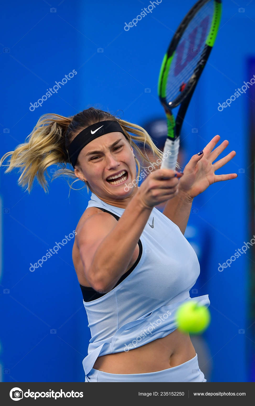 Aryna Sabalenka Belarus Returns Shot Simona Halep Romania Women's