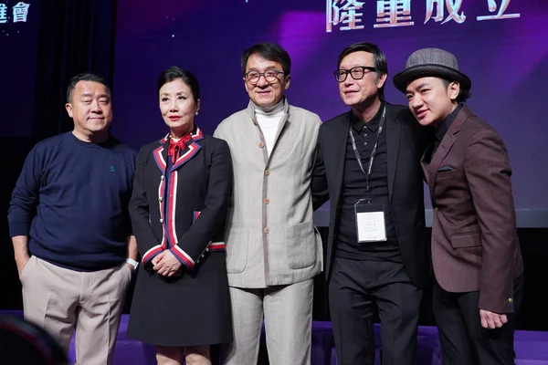 왼쪽부터 배우이자 영화감독 탕치와이 왕밍춘 본토에서 엔터테인먼트 출범식에 참석하고 — 스톡 사진