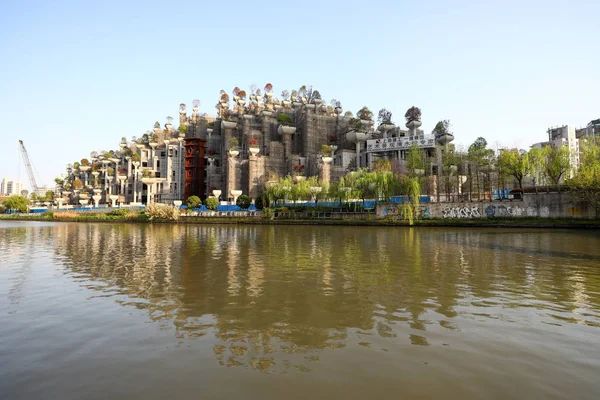 The amazing building featuring the shape of Hanging Gardens of Babylon is under construction in Shanghai, China, 10 April 2018