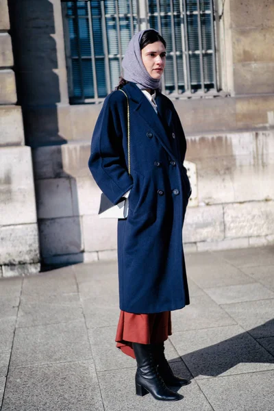 Trendy Pedestrian Walks Street Paris Fashion Week Fall Winter 2018 — стоковое фото