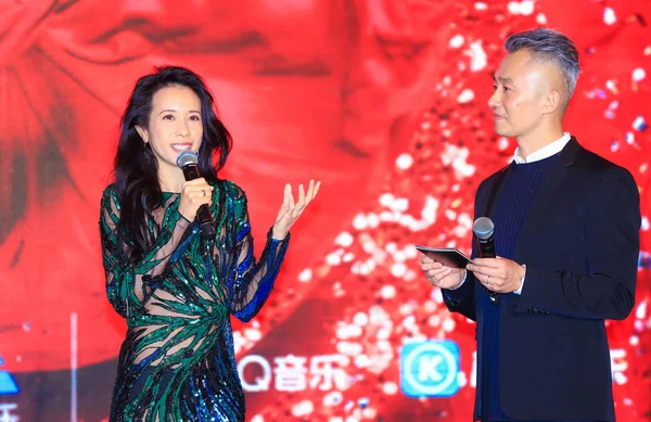 Hong Kong Singer Actress Karen Mok Left Attends Press Conference — стокове фото