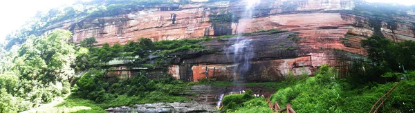 Landschaft Des Landschaftlich Reizvollen Chishui Foguangyan Einer Gewölbten Danxia Steinklippe — Stockfoto