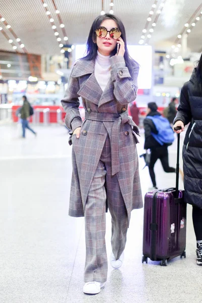 1月8日 中国女星李冰冰在北京首都国际机场合影 — 图库照片