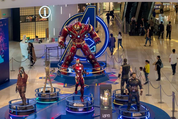 Gente Visita Mostra Avengers Infinity War Centro Commerciale Iapm Shanghai — Foto Stock