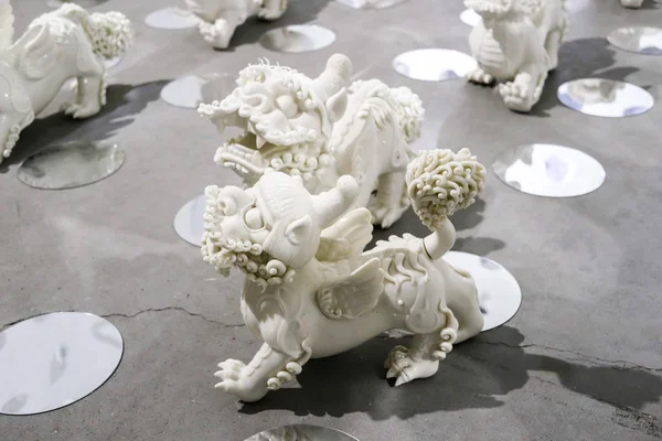 White Porcelain Statues Featuring Shape Qilin Mythical Hooved Chimerical Creature — Stock Photo, Image