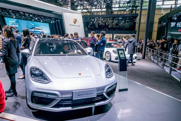 Panamera Sport Turismo Samochód Jest Wyświetlaczu Stoisku Porsche Podczas Wystawa — Zdjęcie stockowe