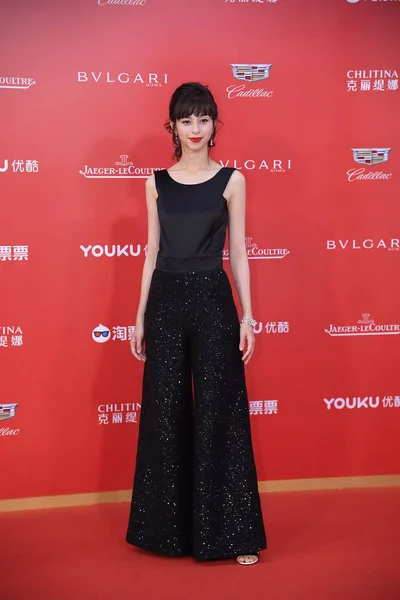 上海国際映画祭 2018 上海での閉会式のレッド カーペットに到着する日本のモデルや女優あや中条 2018 — ストック写真