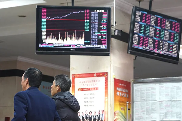 Çinli Yatırımcılar Hisse Senedi Endeksi Fiyatları Hisse Kırmızı Yükselen Fiyat — Stok fotoğraf
