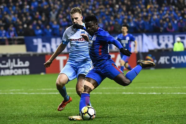 Futbolista Nigeriano Obafemi Martins Del Shanghai Shenhua China Derecha Dispara — Foto de Stock