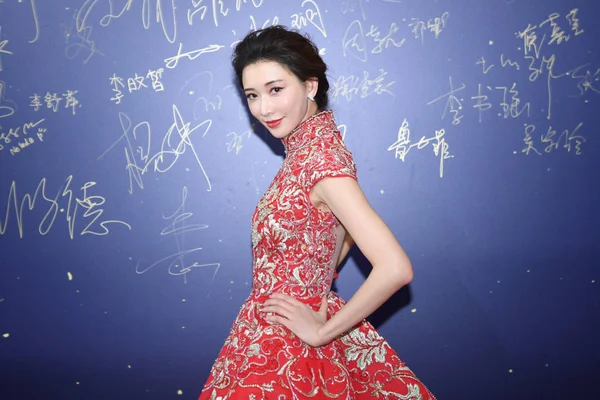 Тайваньская Модель Актриса Линь Лин Позирует Красной Дорожке Cosmo Lady — стоковое фото