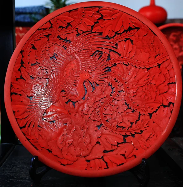 View Cinnabar Disk Carved Chinese Master Lacquer Carving Yin Xiuyun — Stock Photo, Image