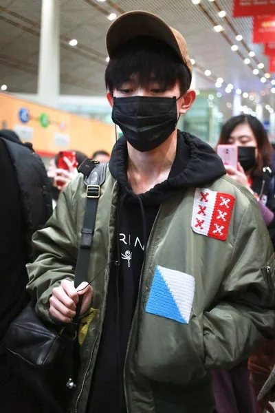 Jackson Yee Yangqianxi Chinese Boy Group Tfboys Pictured Arrives Beijing — Stock Photo, Image