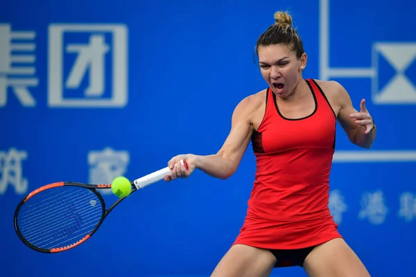 Simona Halep Rumäniens Returnerar Ett Skott Till Aryna Sabalenka Vitryssland — Stockfoto