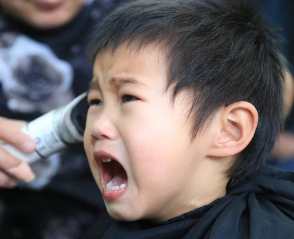 Chinese Baby Weeps While Having His Hair Cut Celebrate Longtaitou — Stock Photo, Image