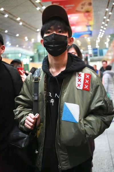 Jackson Yee Yangqianxi Chinese Boy Group Tfboys Pictured Arrives Beijing — Stock Photo, Image