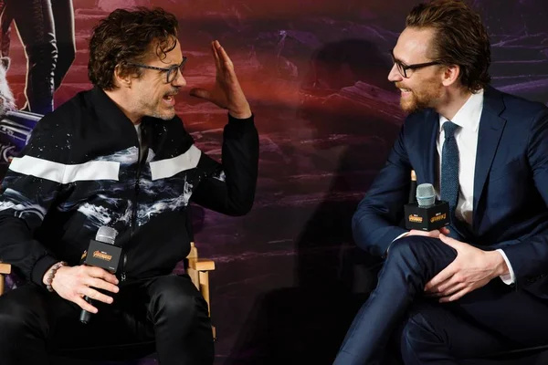 Americký Herec Zpěvák Robert Downey Vlevo Britský Herec Tom Hiddleston — Stock fotografie