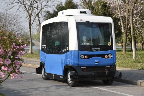 Kinas Första Förarlösa Minibuss Baserad Intelligent Connected Vehicle Icv Teknik — Stockfoto