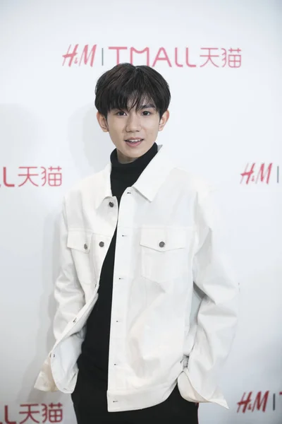 Roy Wang Oder Wang Yuan Links Der Chinesischen Boygroup Tfboys — Stockfoto