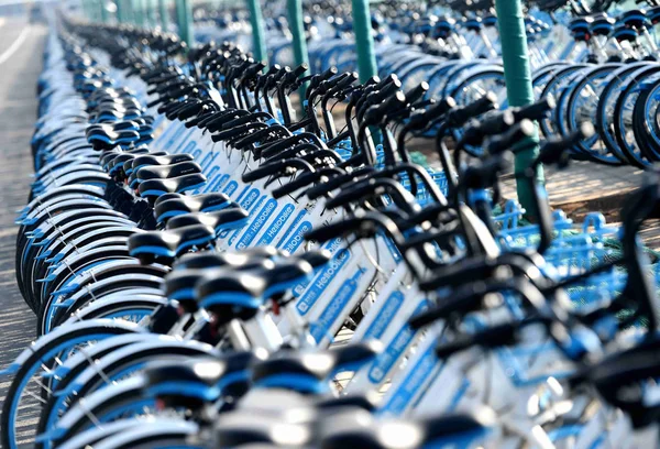 Bicicletas Hellobike Otros Servicios Chinos Para Compartir Bicicletas Están Alineados —  Fotos de Stock