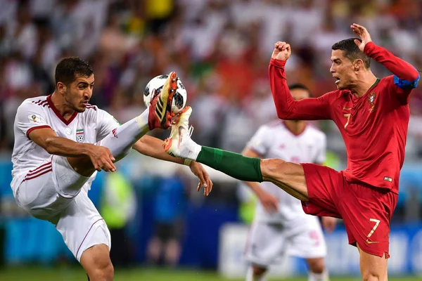 Cristiano Ronaldo Portugal Certo Desafia Jogador Irã Seu Jogo Grupo — Fotografia de Stock