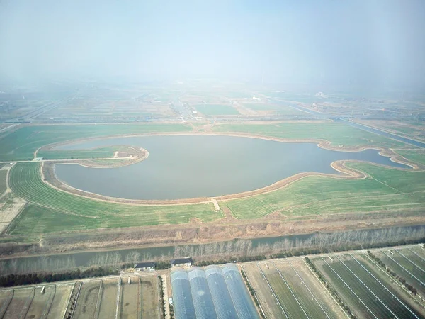 Hai 郡の繁殖センターにおけるフグ魚形の繁殖池の空中風景 東中国江蘇省の南通市 3月11日2018 — ストック写真