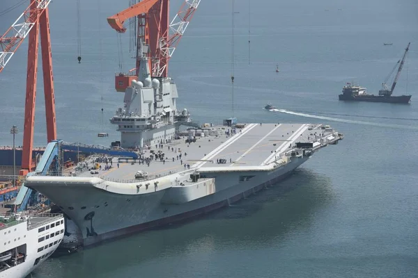 China First Domestically Built Aircraft Carrier Type 001A Berths Shipyard — Stock Photo, Image