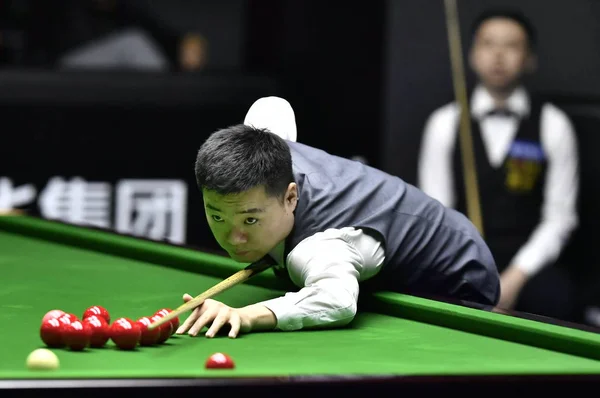 Ding Junhui China Joga Tiro Para Xiao Guodong China Sua — Fotografia de Stock