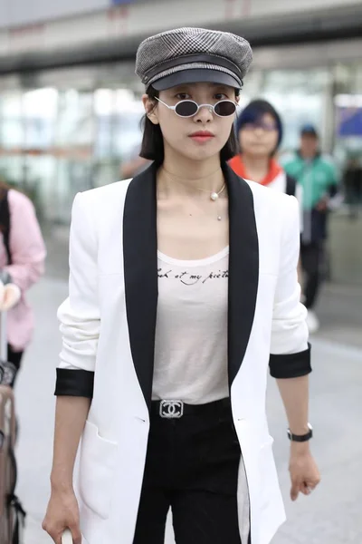 Chanteuse Actrice Chinoise Victoria Song Song Qian Est Photographiée Aéroport — Photo