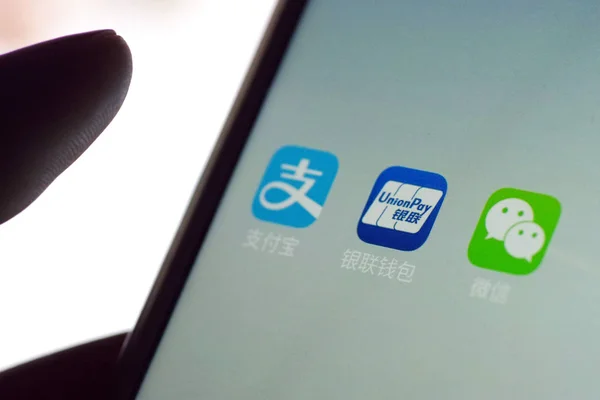 Chinese Mobile Phone User Shows Icons Mobile Apps Left Alipay — Stock Photo, Image