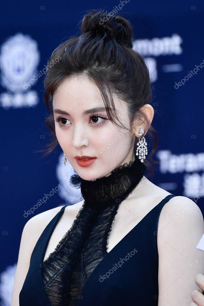 Gulnazar, tambi n conocida como Guli Nazha, posa mientras llega a la