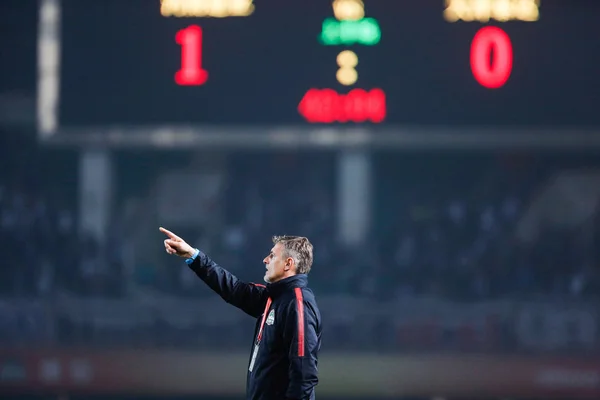 Head Coach Dragan Talajic Tianjin Teda Reacts Watches His Players — Stock Photo, Image