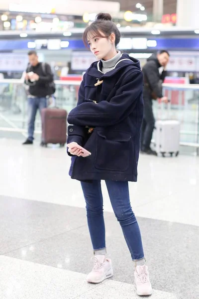 Cântăreața Actrița Chineză Jingyi Este Fotografiată Aeroportul Internațional Beijing Capital — Fotografie, imagine de stoc
