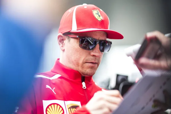 Kimi Raikkonen Ferrari Signe Des Autographes Pour Les Fans Circuit — Photo