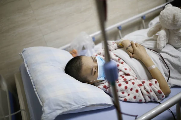 Yang Chunyan Mujer China Años Diagnosticada Con Leucemia Que Está — Foto de Stock