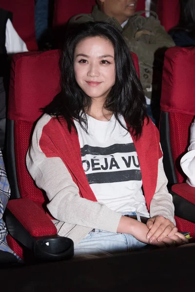 中国女演员唐伟出席 6日在中国上海举行的台湾女歌手 女演员刘瑞内的新片 我们与他们 新闻发布会 — 图库照片