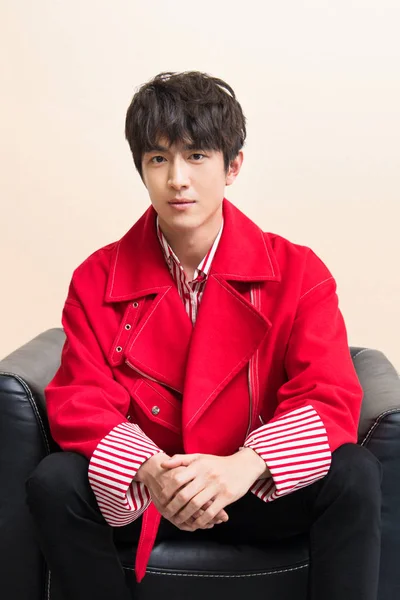 Chinese Acteur Kenny Lin Lin Gengxin Vormt Voor Portretfoto Tijdens — Stockfoto