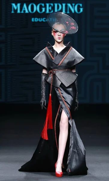 Modelo Chinês Exibe Uma Nova Criação Maogeping Makeup Show Tema — Fotografia de Stock