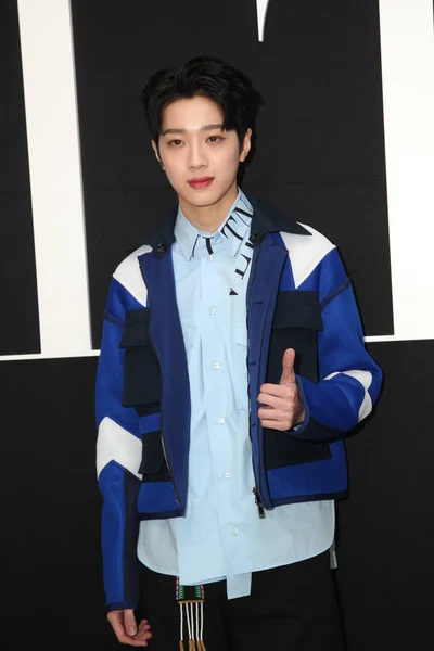 Lai Kuan Lin Dél Koreai Fiú Banda Akar Egy Vesz — Stock Fotó