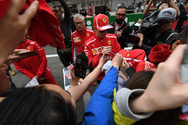 Piloto Finlandês Kimi Raikkonen Ferrari Assina Autógrafos Para Fãs Circuito — Fotografia de Stock