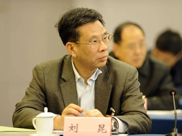2015年3月7日 北京で開催された第12回全国人民代表大会 全人代 第3回会合で 当時の財務省副大臣の劉くんが記者会見に出席した — ストック写真