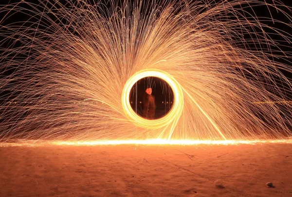 Turista Acena Fogos Artifício Rio Songhua Congelado Cidade Harbin Nordeste — Fotografia de Stock